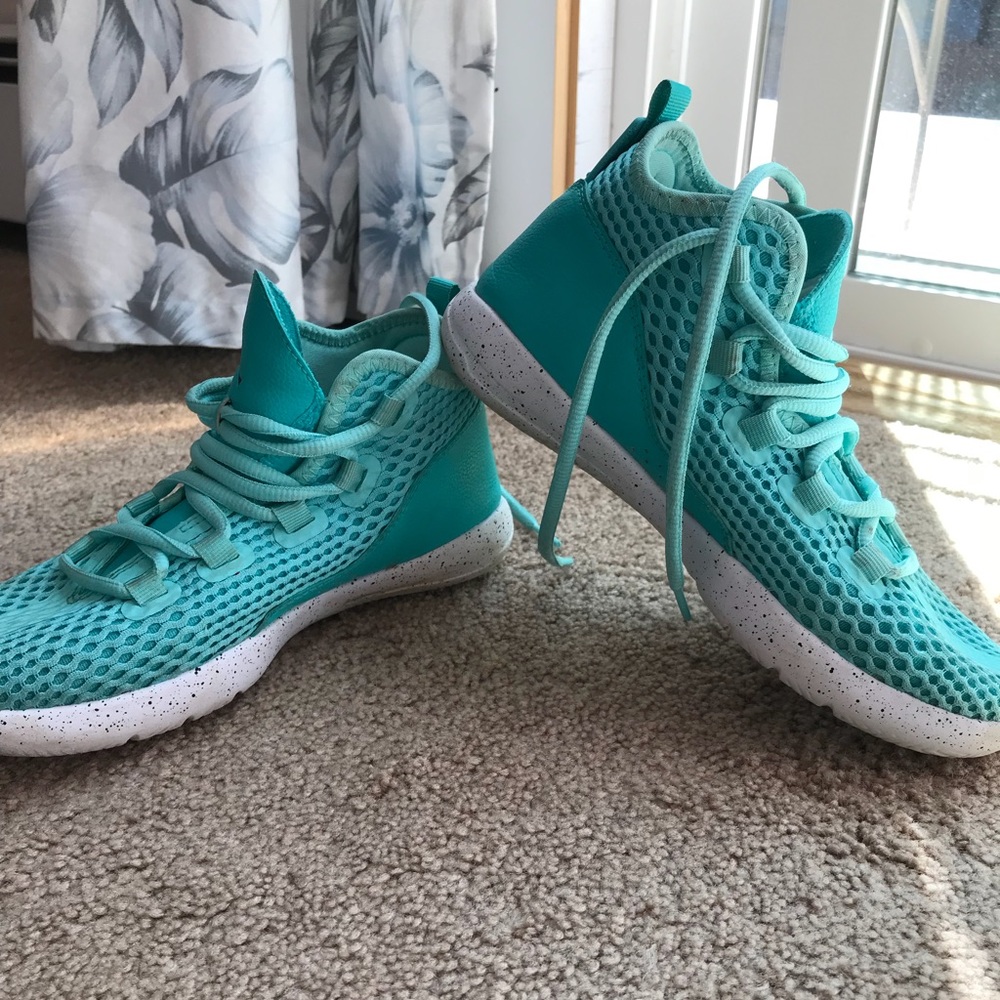 Boys Teal Jordan’s